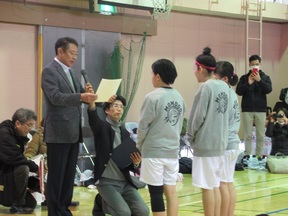 区長・議長杯ミニバスケットボール大会の写真1