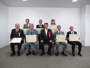 高井戸地域区民センター協議会退任委員感謝状等贈呈式の写真2 