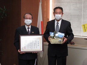 寄付顕彰（公益財団法人オイスカ、富士山の森づくり推進協議会）の写真 