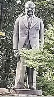 内田秀五郎銅像の写真