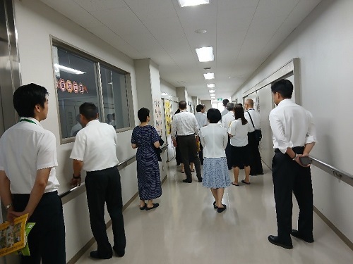都立農芸高等学校を視察する様子
