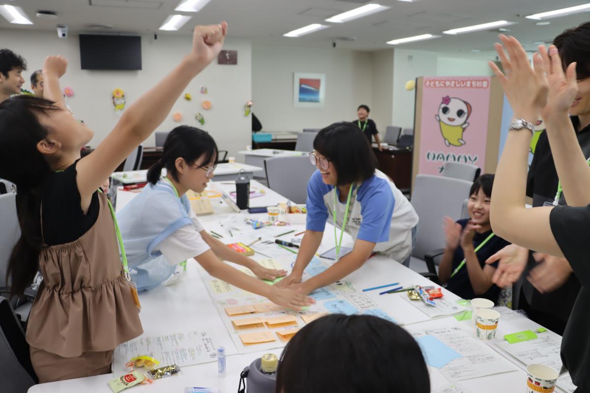 理想の学校を作成する子どもたちの写真3