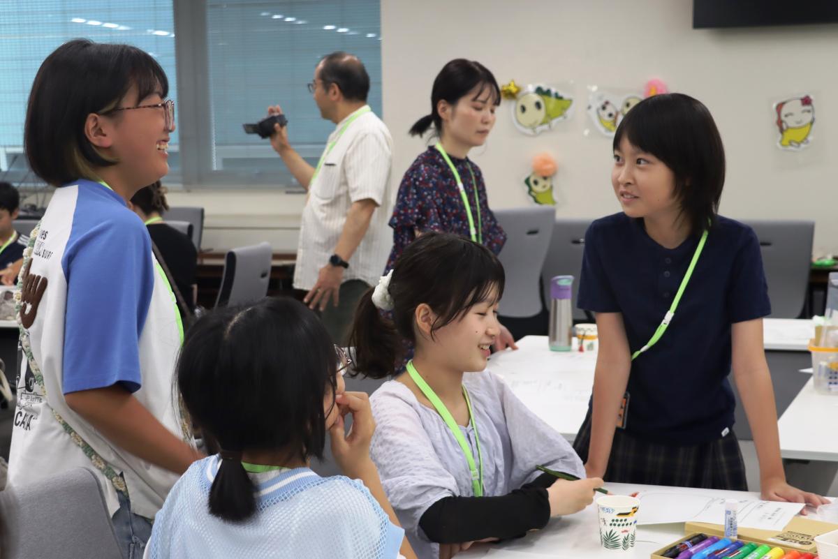 全体発表の練習をする子どもたちの写真2