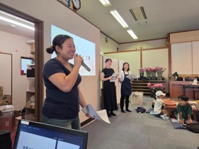 自分たちで世界の国クイズを作って出題しました。