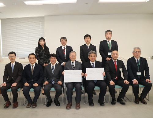 協定式後の集合写真