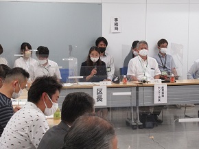 挨拶する区長の様子2
